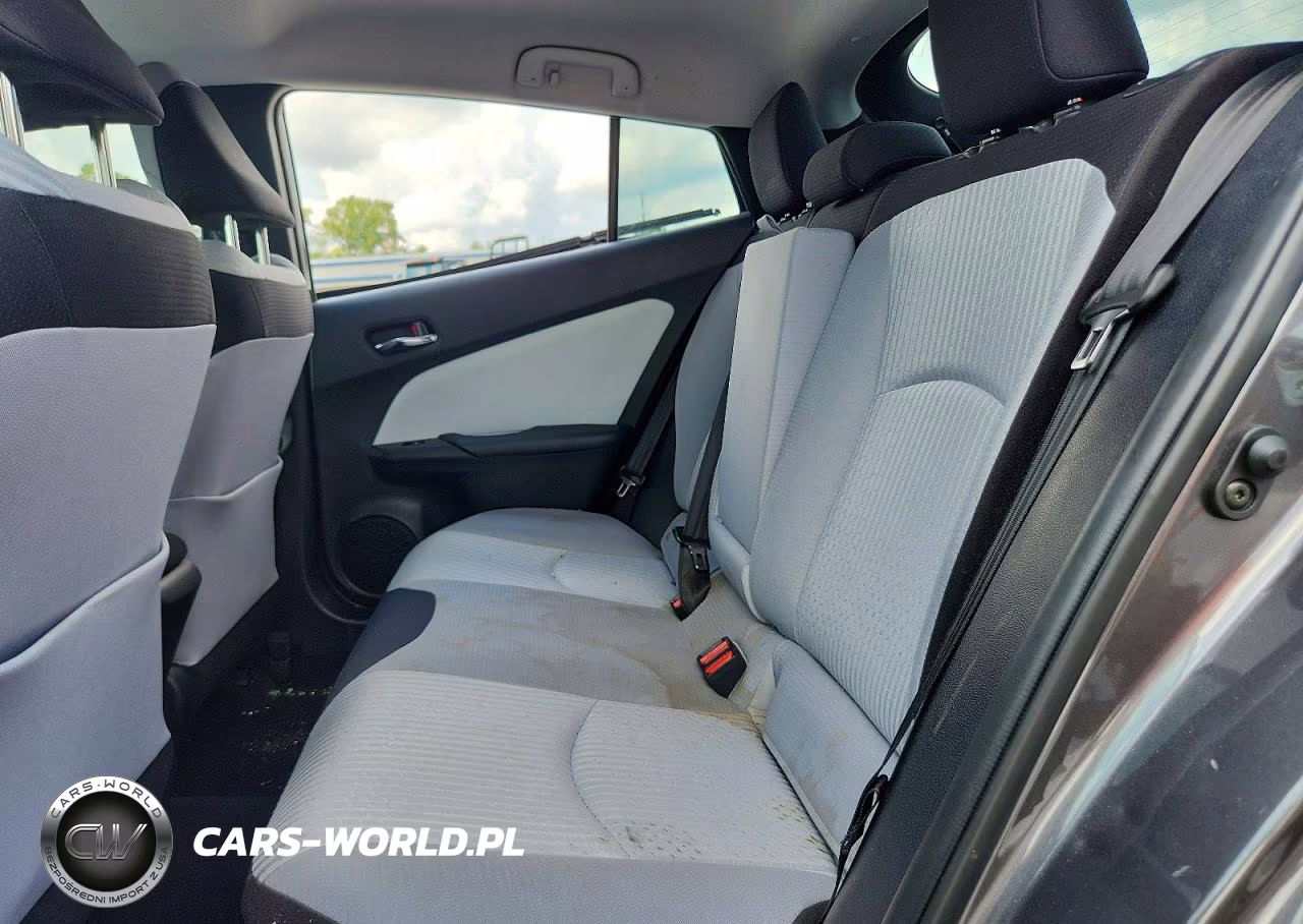 2018 Toyota Prius Two VIN:JTDKBRFU6J3583126 - 10