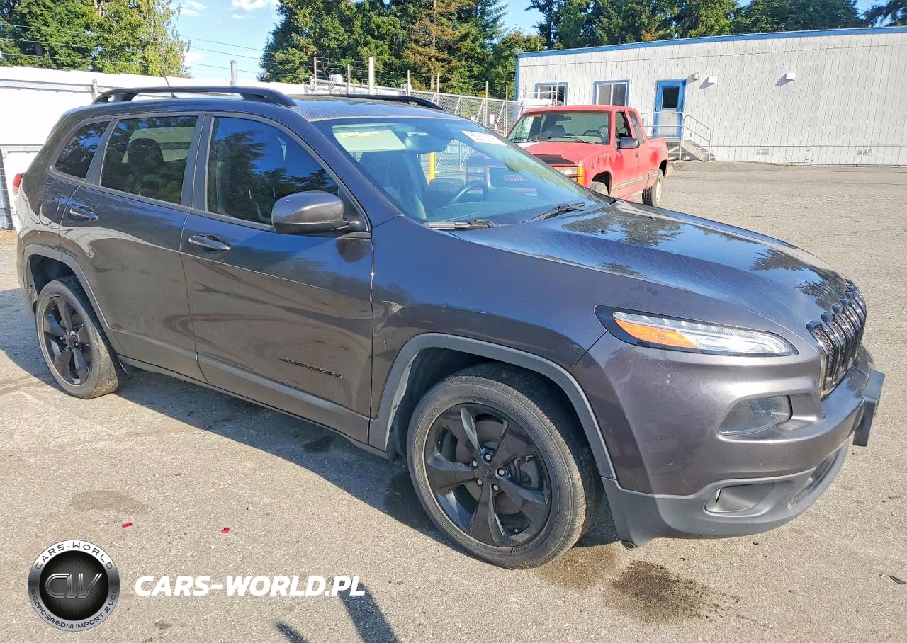 2015 Jeep Cherokee Latitude VIN:1C4PJLCB0FW722701 - 4
