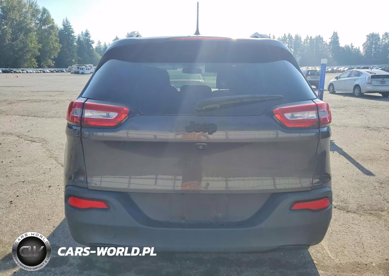 2015 Jeep Cherokee Latitude VIN:1C4PJLCB0FW722701 - 6