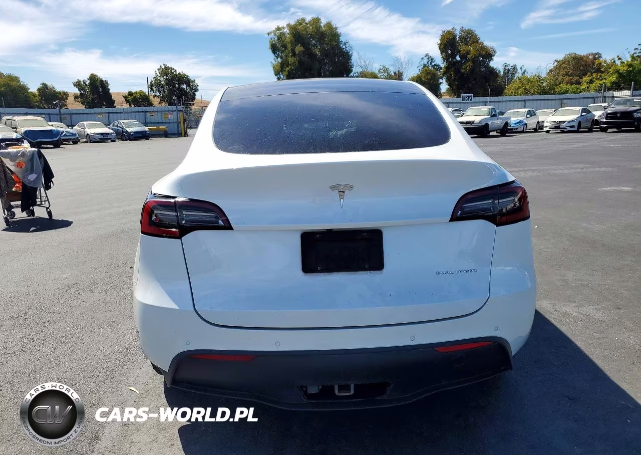 2020 Tesla Model Y VIN:5YJYGDEE2LF057574 - 6