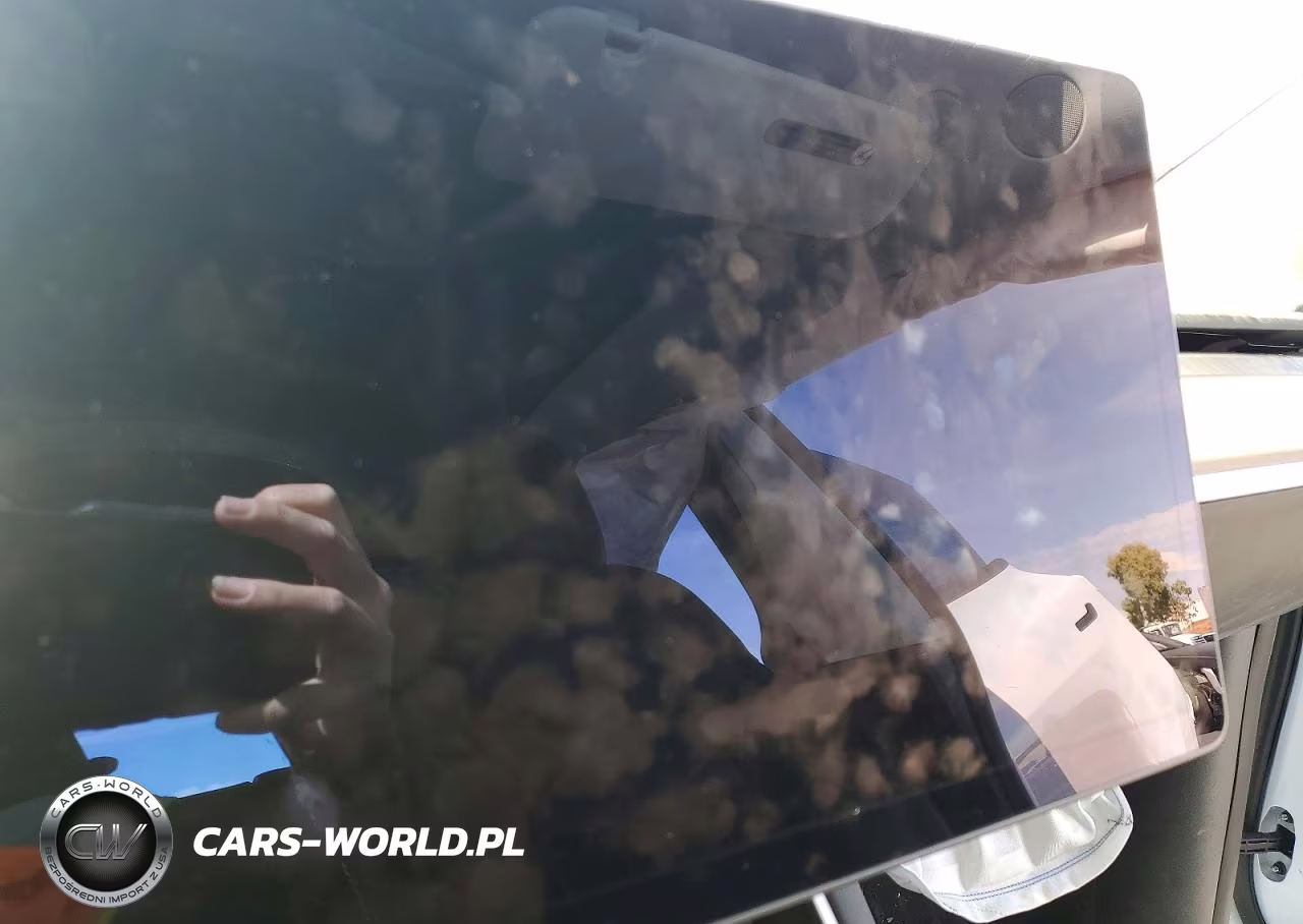2020 Tesla Model Y VIN:5YJYGDEE2LF057574 - 9