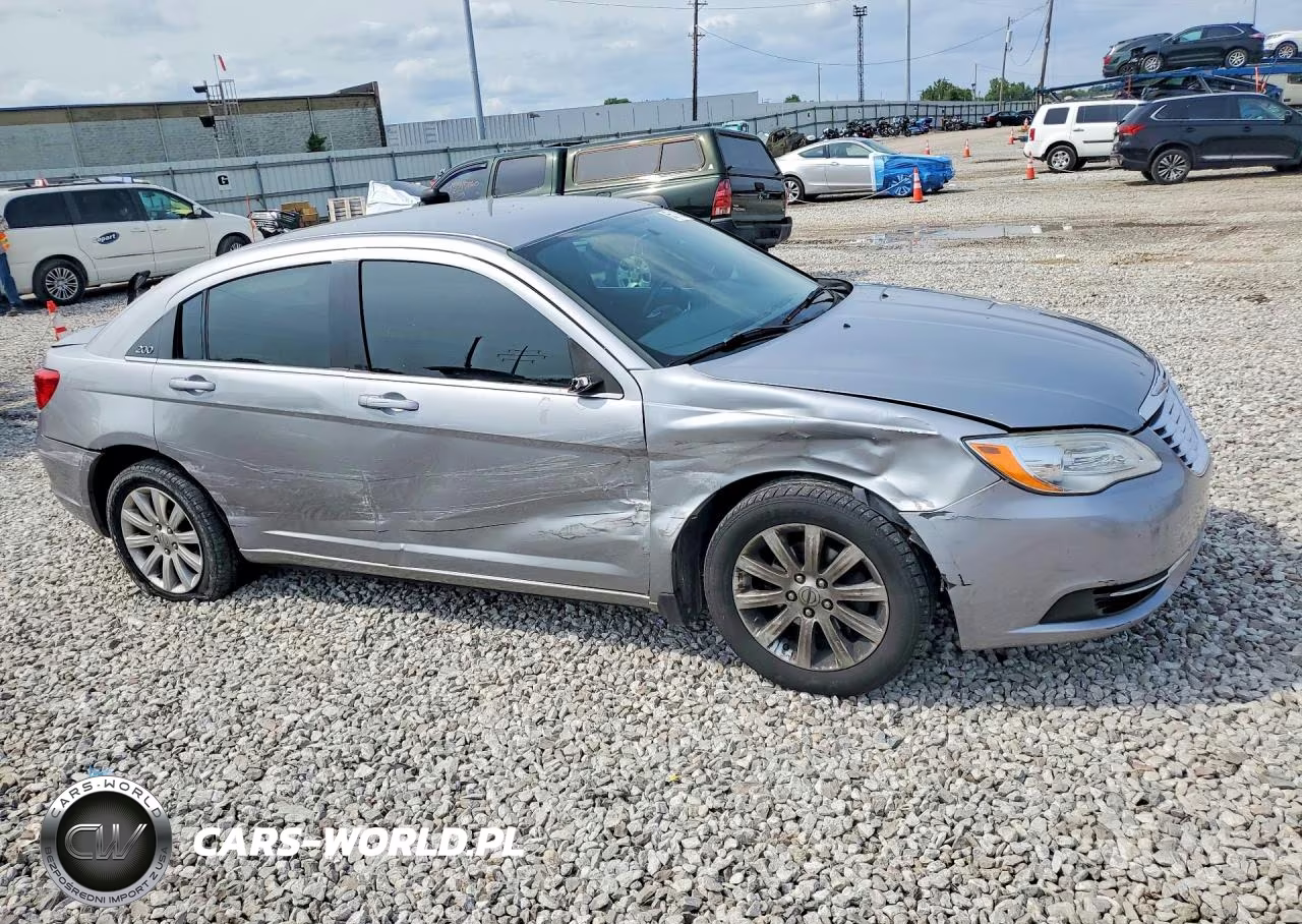 2013 Chrysler 200 Touring VIN:1C3CCBBB9DN601452 - 4