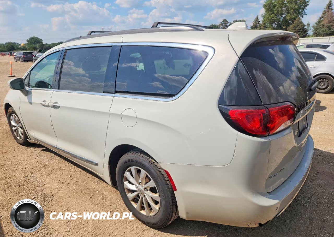 2017 Chrysler Pacifica Touring L VIN:2C4RC1BGXHR794294 - 2