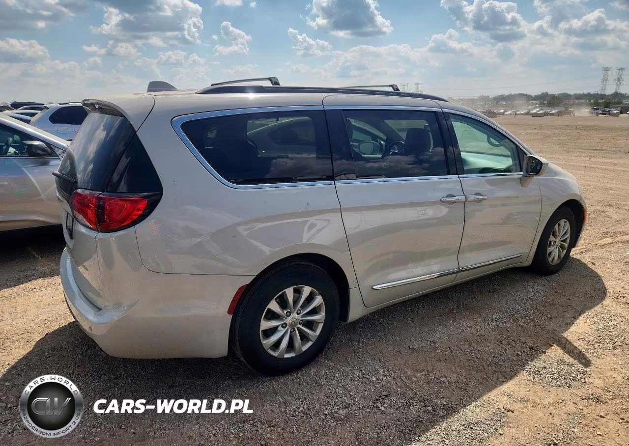 2017 Chrysler Pacifica Touring L VIN:2C4RC1BGXHR794294 - 3