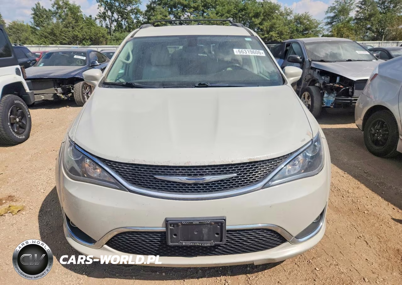 2017 Chrysler Pacifica Touring L VIN:2C4RC1BGXHR794294 - 5