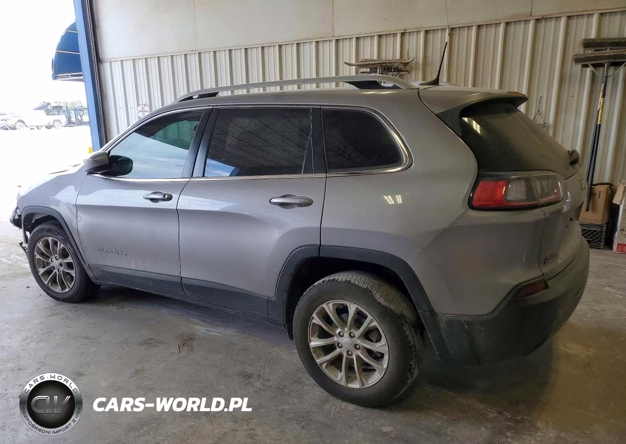 2019 Jeep Cherokee Latitude VIN:1C4PJLCB6KD305329 - 2