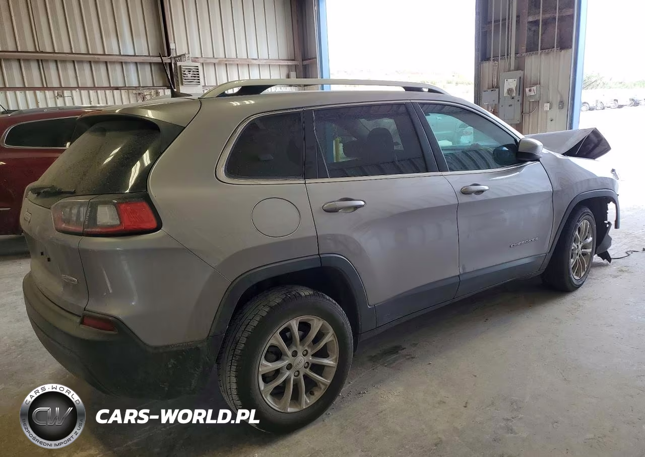 2019 Jeep Cherokee Latitude VIN:1C4PJLCB6KD305329 - 3