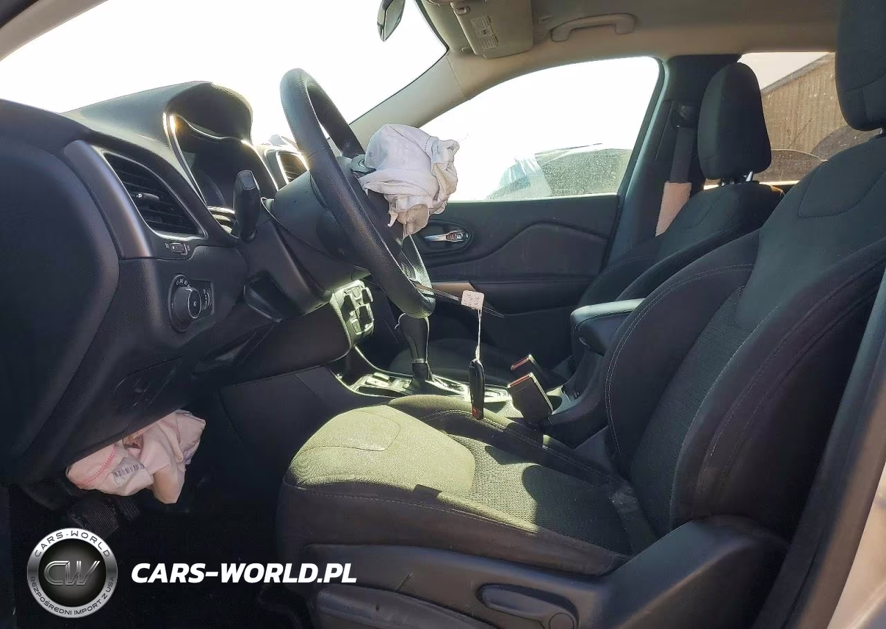 2019 Jeep Cherokee Latitude VIN:1C4PJLCB6KD305329 - 7