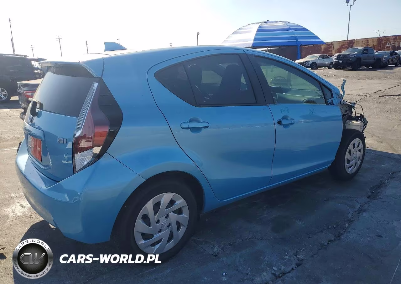 2016 Toyota Prius C One VIN:JTDKDTB38G1130957 - 3