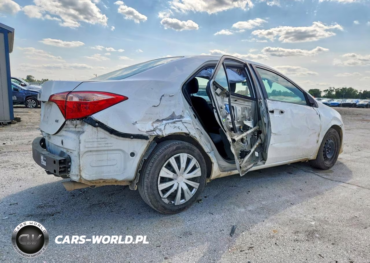 2019 Toyota Corolla Le VIN:5YFBURHE8KP886577 - 3