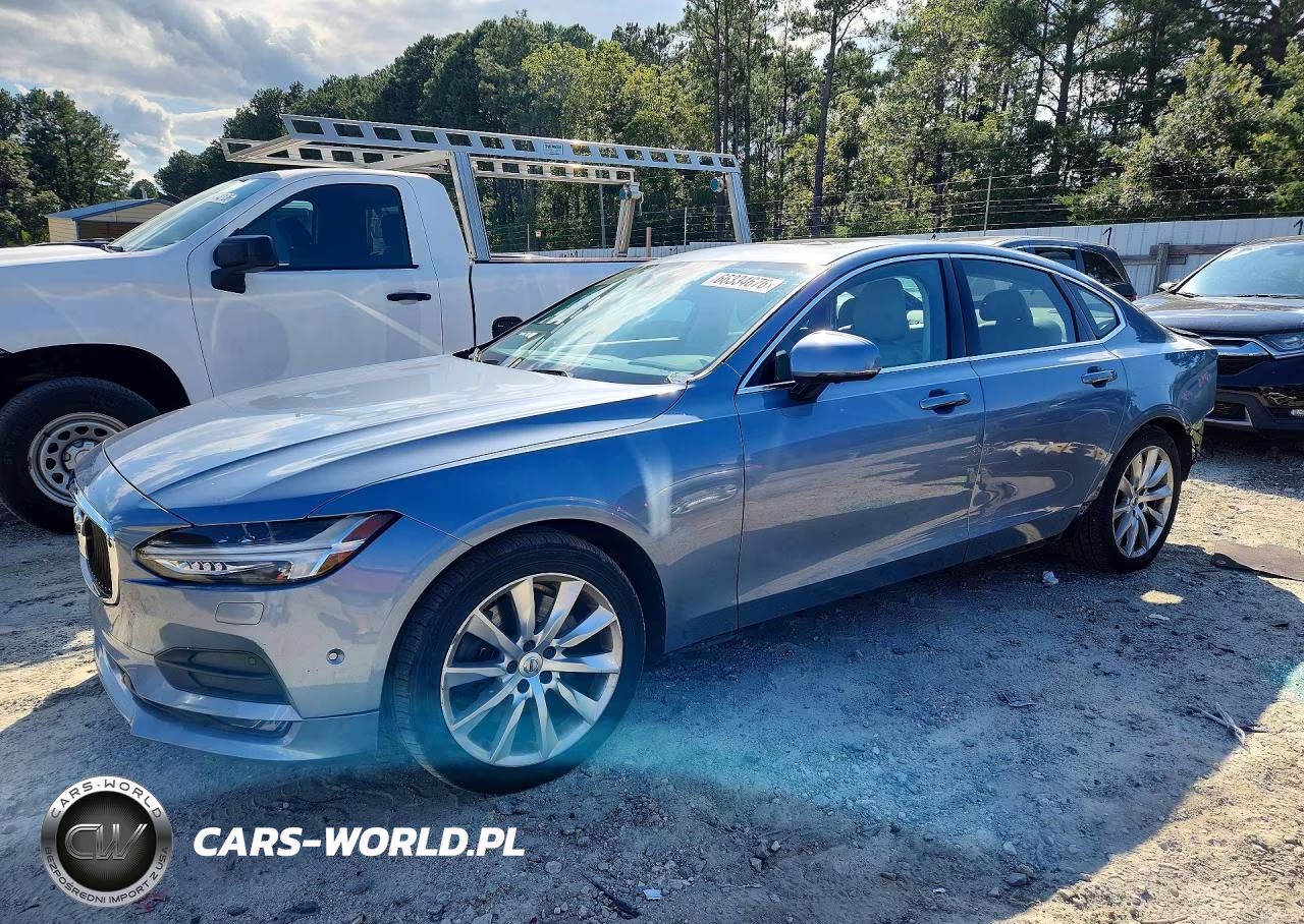 2017 Volvo S90 T6 Momentum