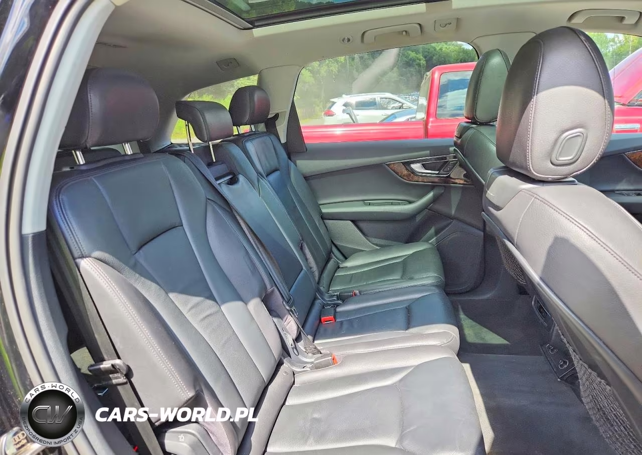 2017 Audi Q7 Premium Plus VIN:WA1LAAF70HD012989 - 11