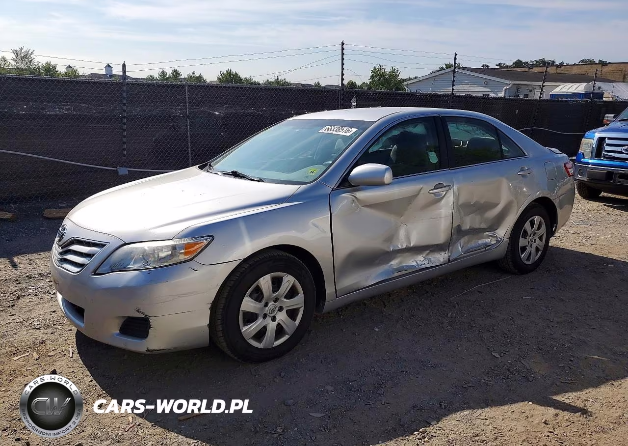 2011 Toyota Camry Le – zdjęcie 1 z 12