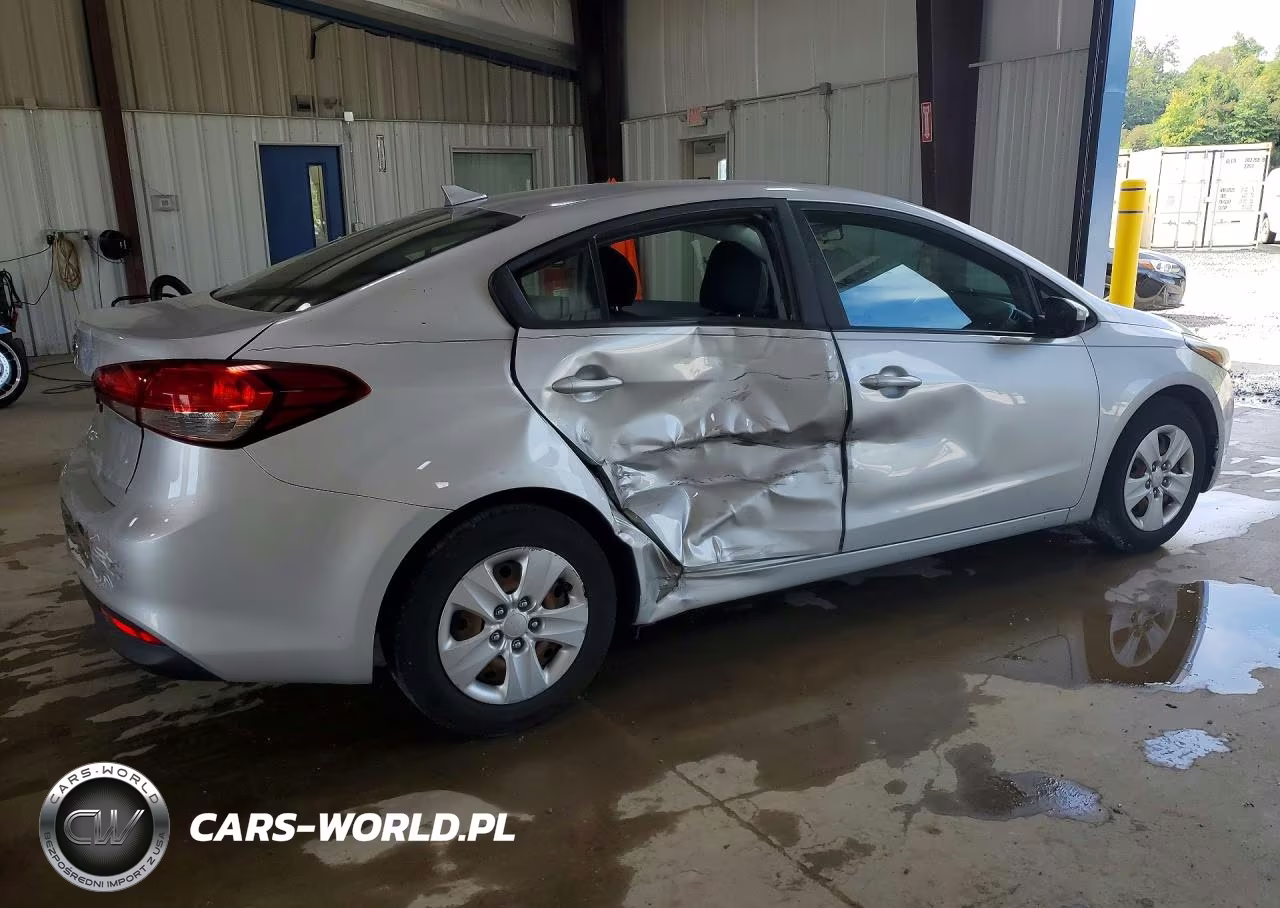 2017 Kia Forte Lx VIN:3KPFL4A7XHE063839 - 3