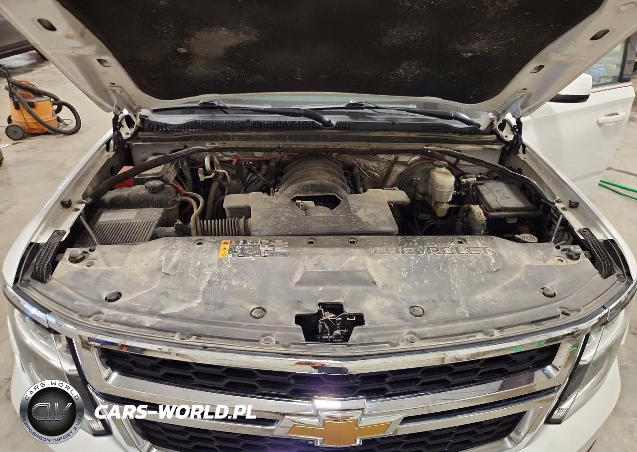 2018 Chevrolet Suburban K1500 VIN:1GNSKKEC7JR315951 - 12