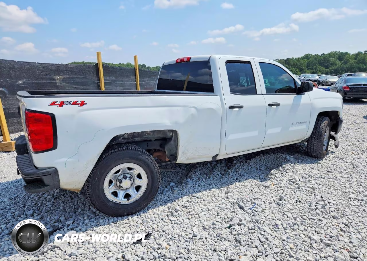 2018 Chevrolet Silverado K1500 VIN:1GCVKNEH5JZ256370 - 3
