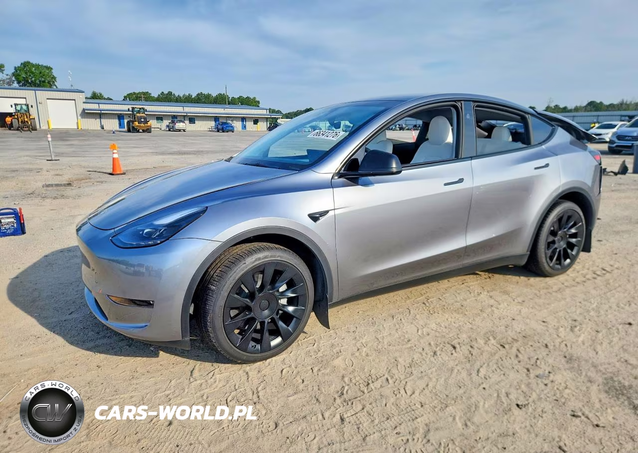 2024 Tesla Model Y – zdjęcie 1 z 12