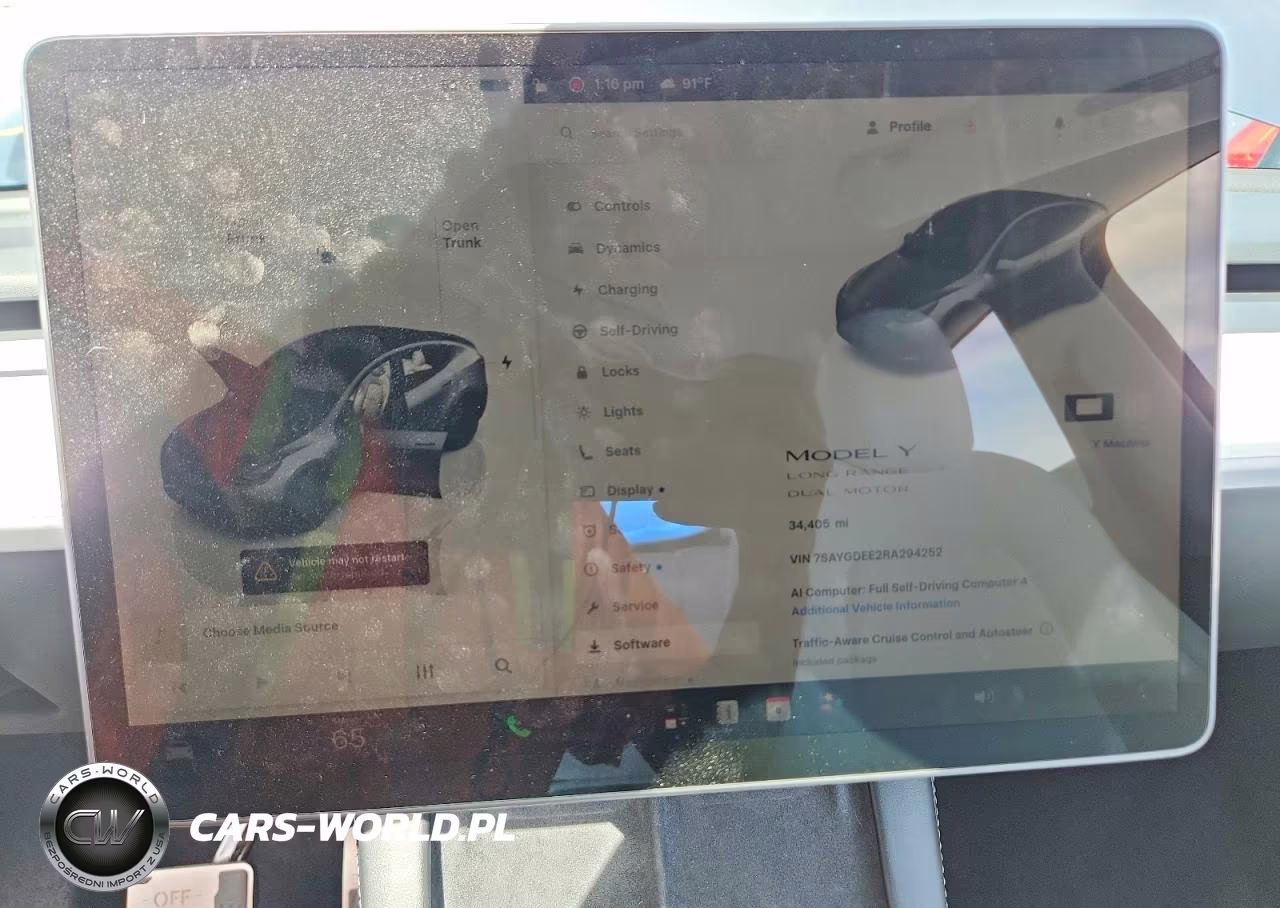 2024 Tesla Model Y VIN:7SAYGDEE2RA294252 - 9