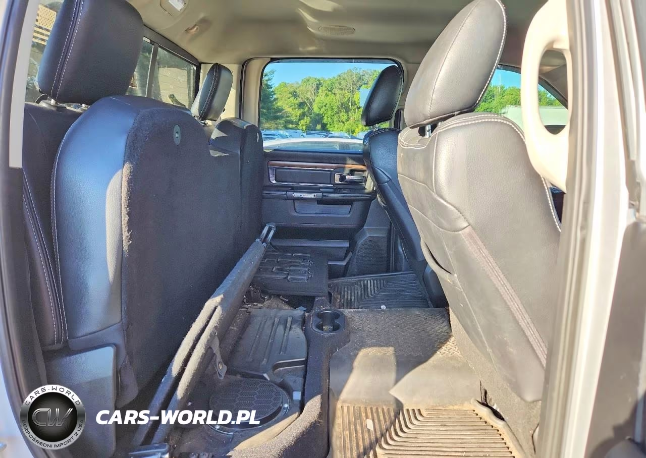 2018 Ram 1500 Laramie VIN:1C6RR7NM0JS278007 - 10