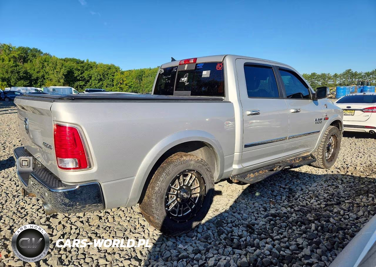 2018 Ram 1500 Laramie VIN:1C6RR7NM0JS278007 - 3