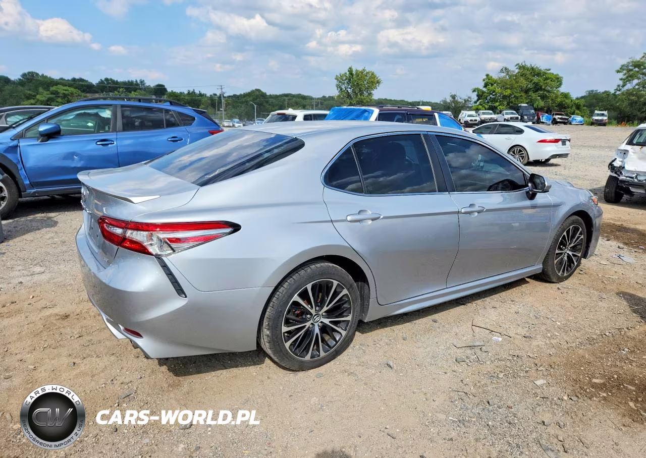 2018 Toyota Camry Se VIN:4T1B11HK8JU529915 - 3
