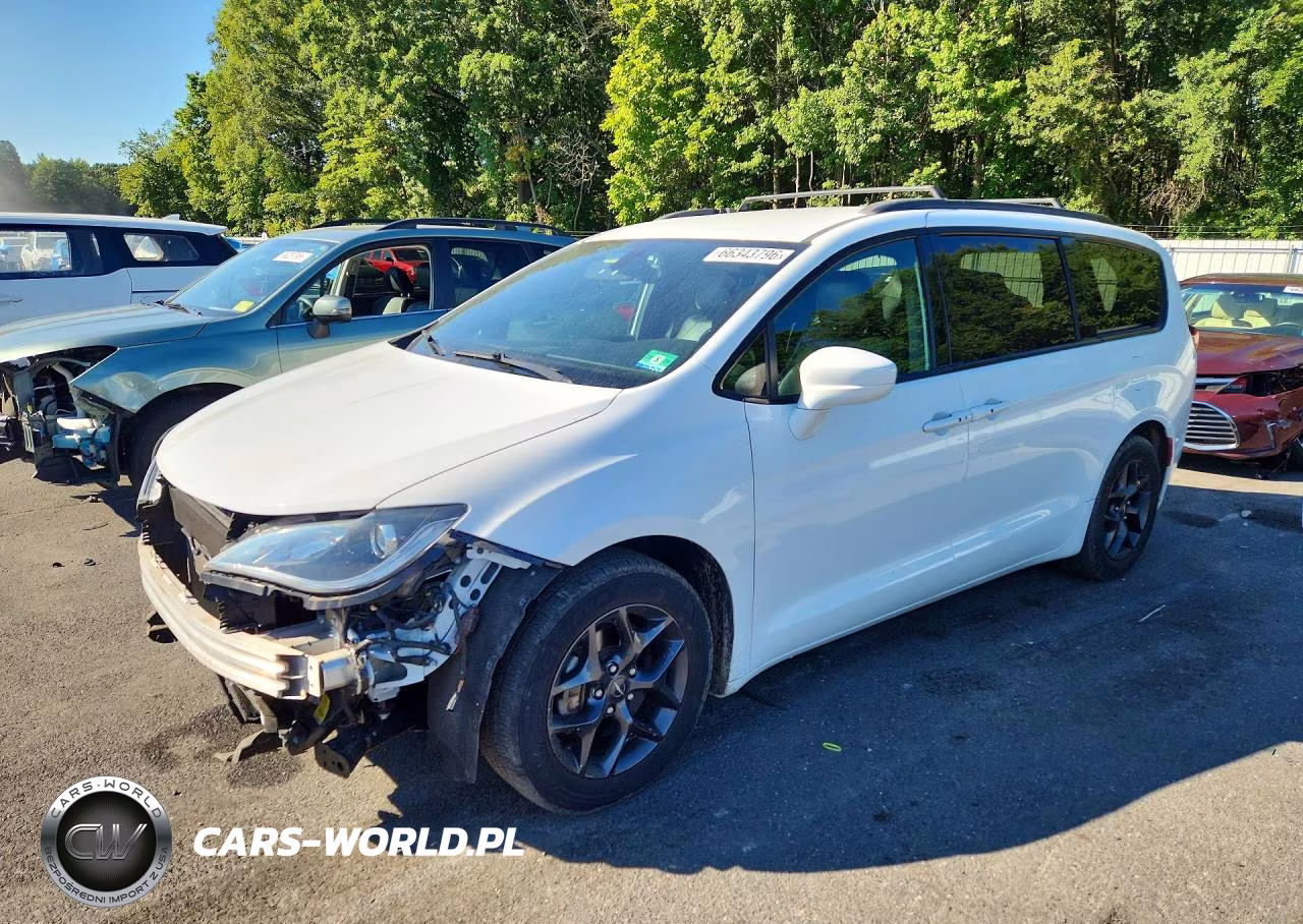 2018 Chrysler Pacifica Touring L VIN:2C4RC1BG4JR317303 - 1