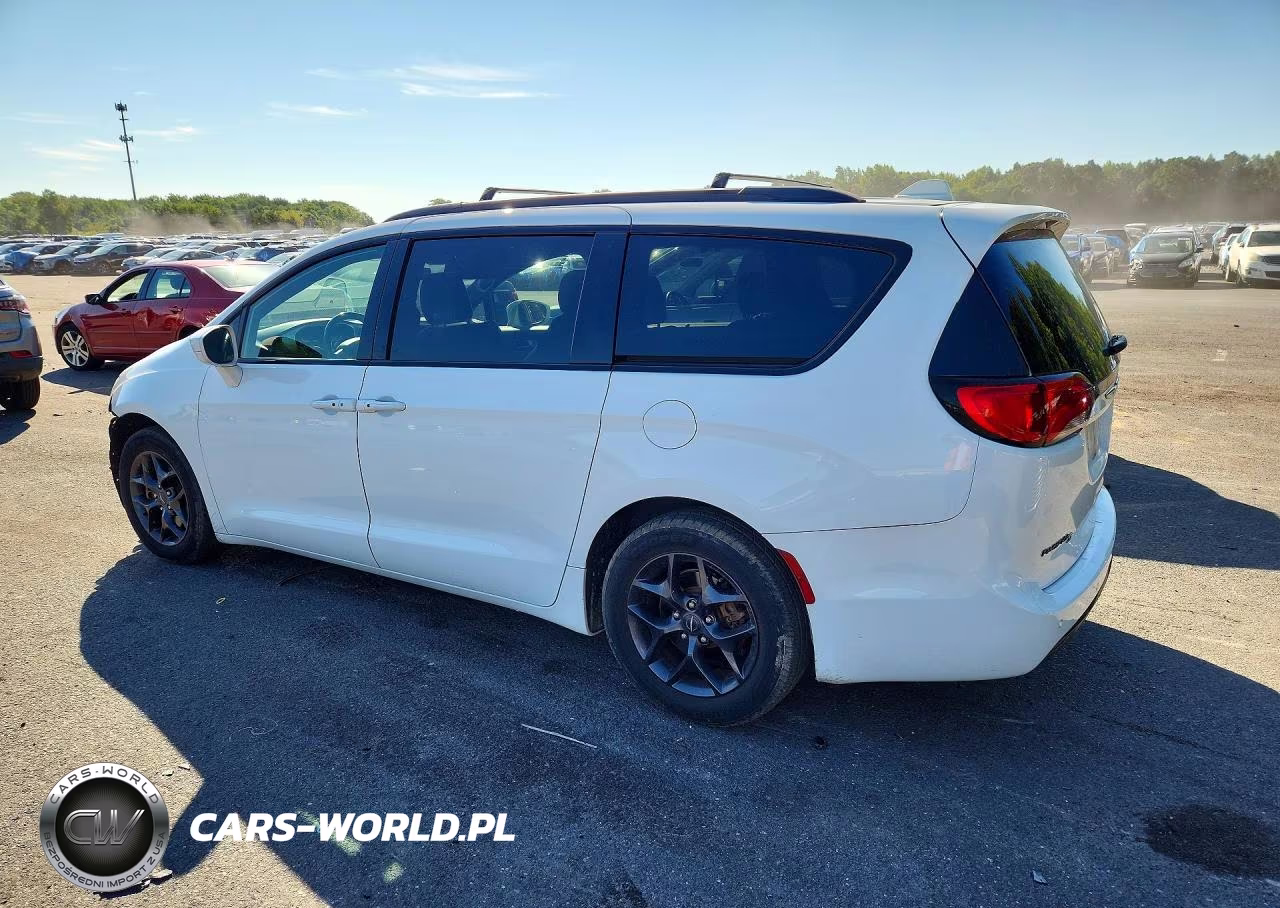 2018 Chrysler Pacifica Touring L VIN:2C4RC1BG4JR317303 - 2