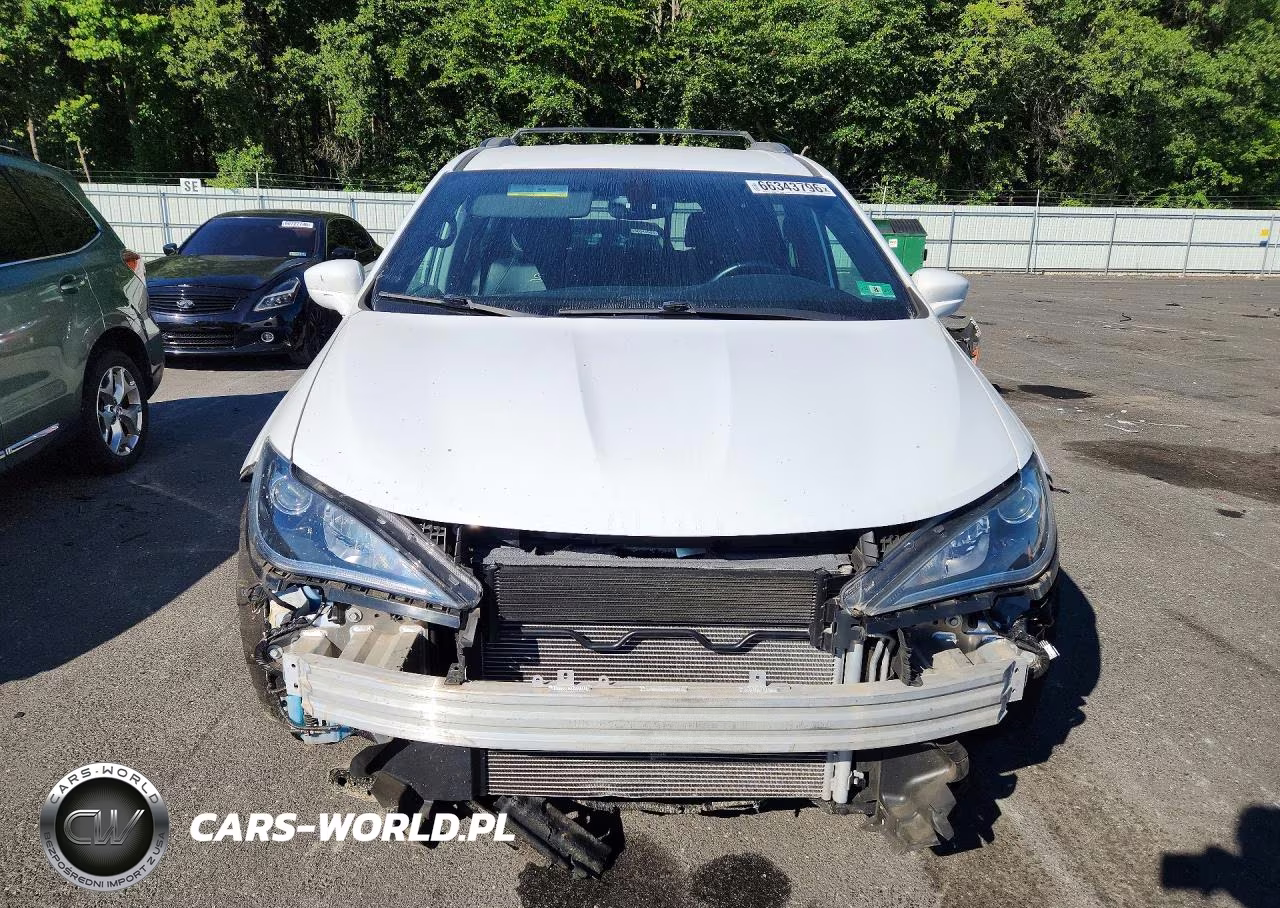 2018 Chrysler Pacifica Touring L VIN:2C4RC1BG4JR317303 - 5