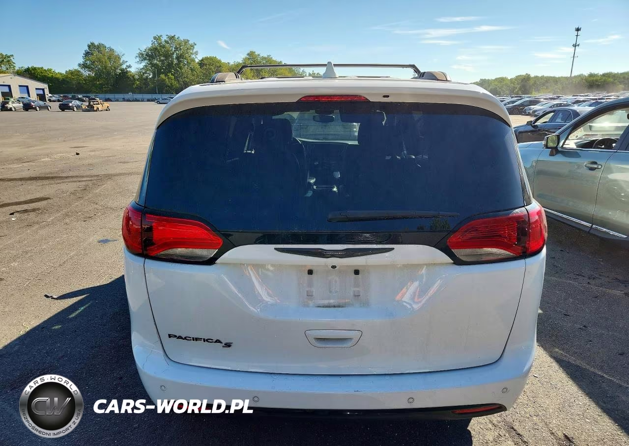2018 Chrysler Pacifica Touring L VIN:2C4RC1BG4JR317303 - 6