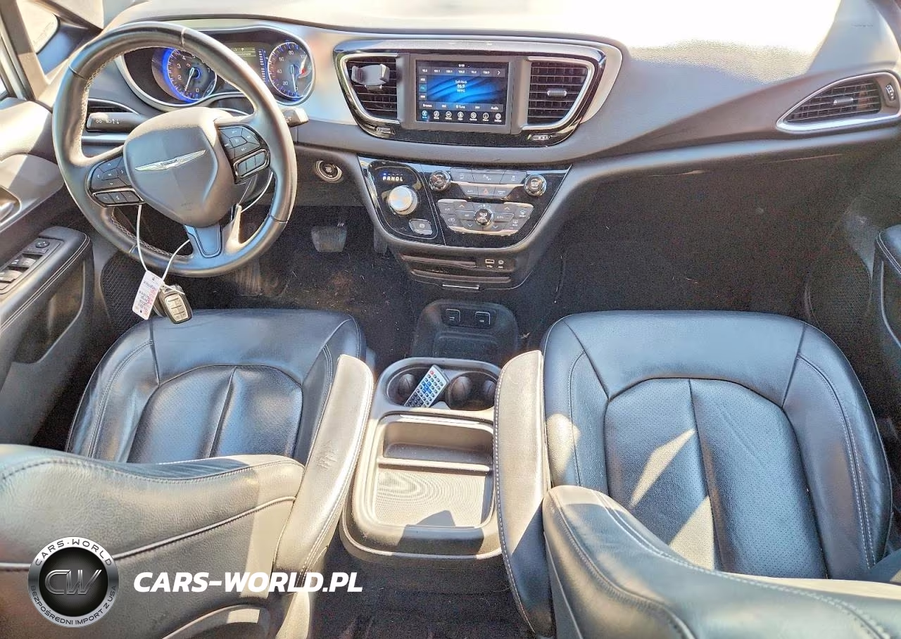 2018 Chrysler Pacifica Touring L VIN:2C4RC1BG4JR317303 - 8