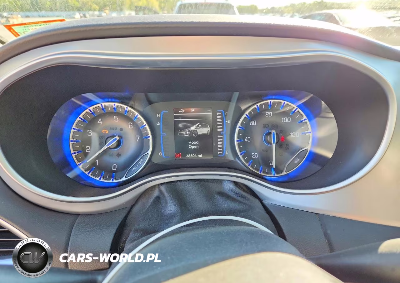 2018 Chrysler Pacifica Touring L VIN:2C4RC1BG4JR317303 - 9