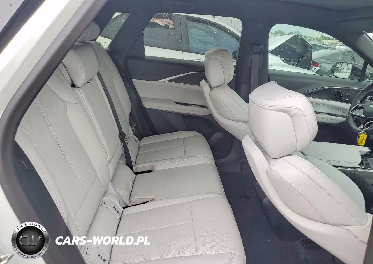 2025 Cadillac Lyriq Sport VIN:1GYKPURL7SZ308168 - 11