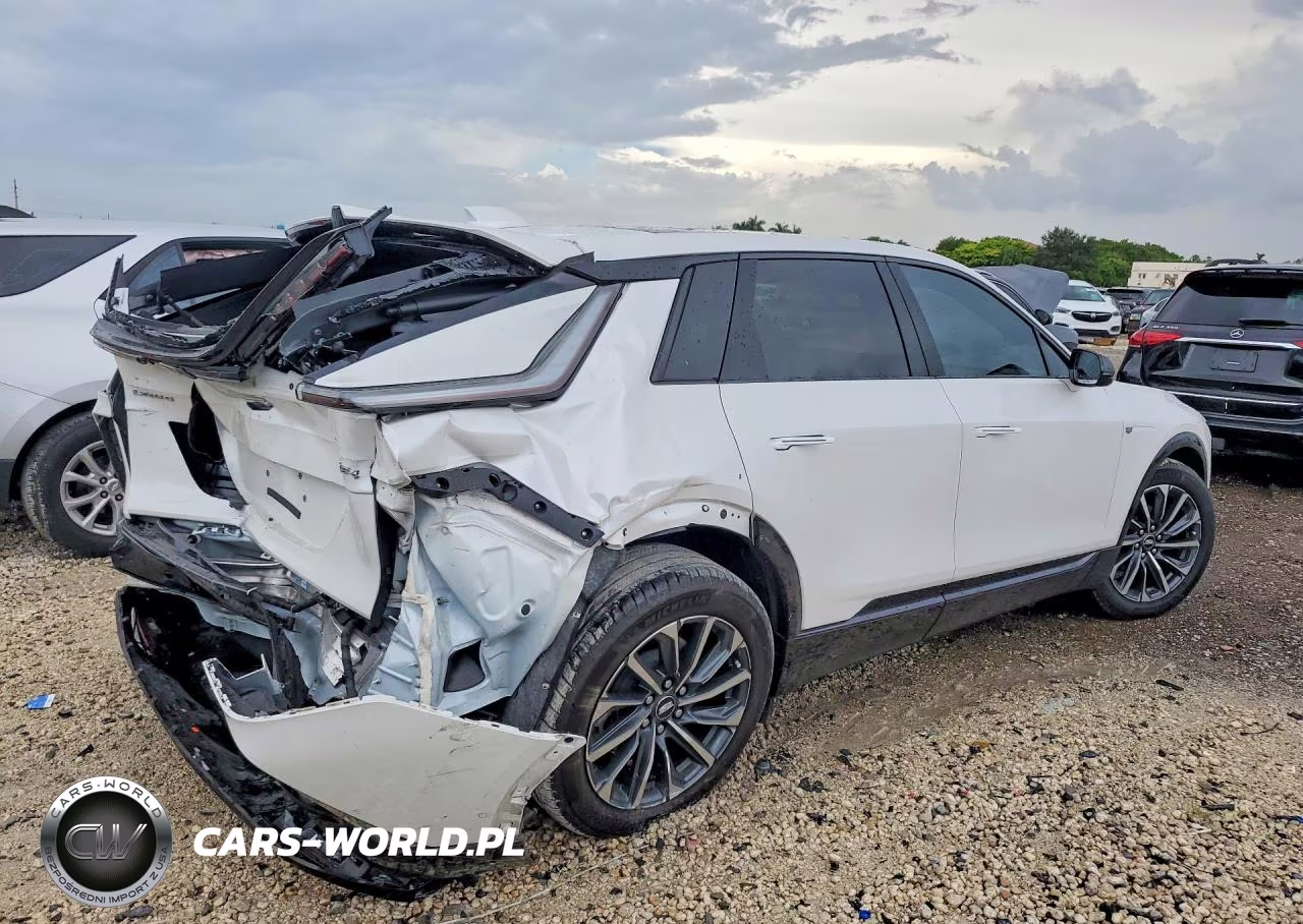 2025 Cadillac Lyriq Sport VIN:1GYKPURL7SZ308168 - 3