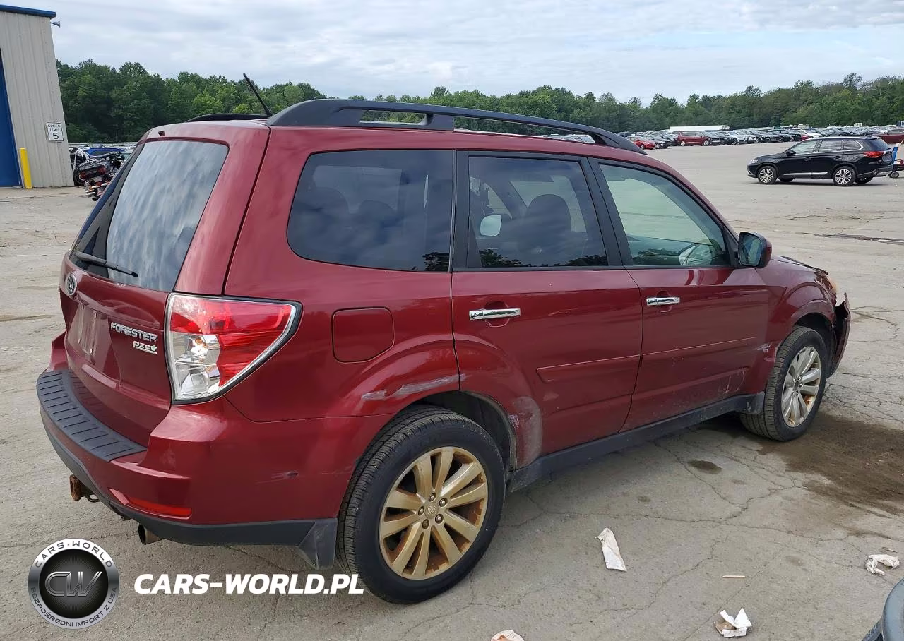 2013 Subaru Forester 2.5X Premium VIN:JF2SHADC8DH443923 - 3