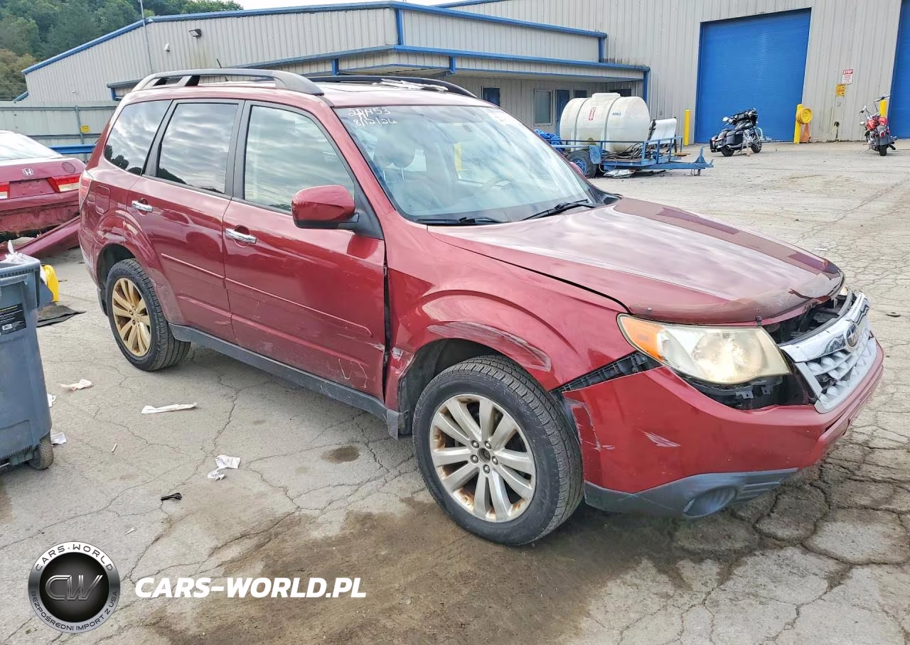 2013 Subaru Forester 2.5X Premium VIN:JF2SHADC8DH443923 - 4