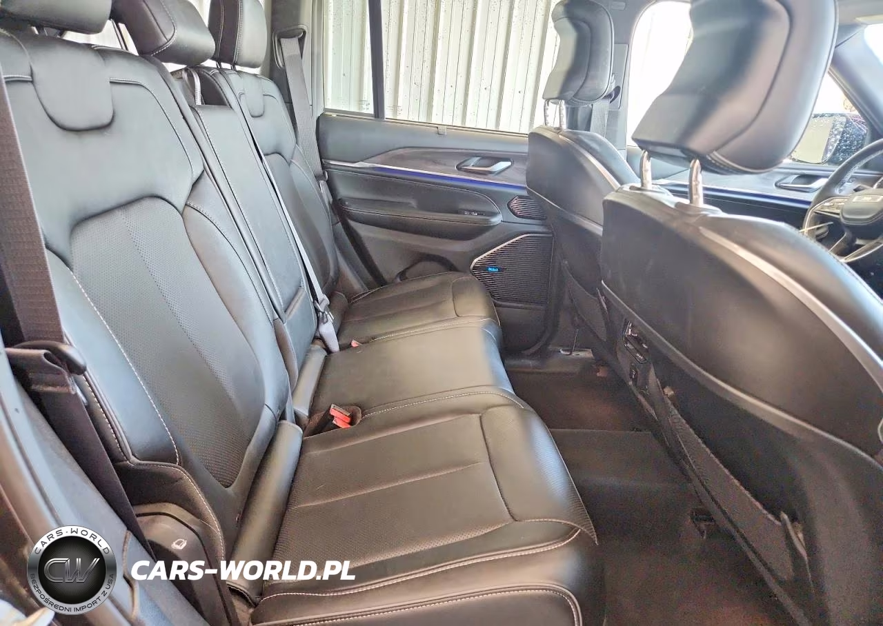 2023 Jeep Grand Cherokee Overland 4Xe VIN:1C4RJYD61P8911774 - 11