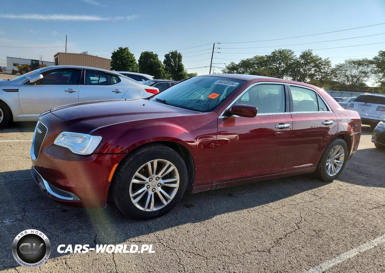 2018 Chrysler 300 Touring VIN:2C3CCAAG5JH275466 - 1