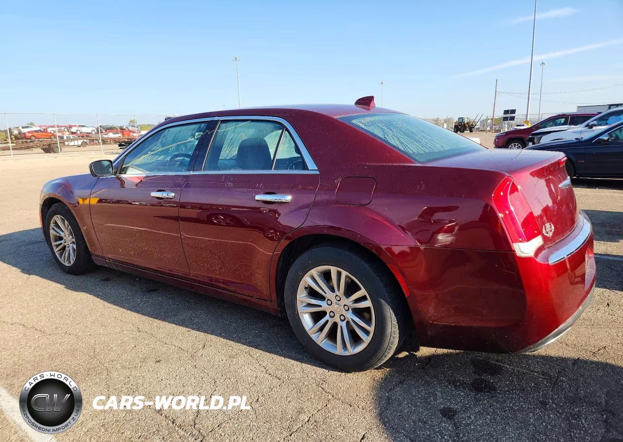 2018 Chrysler 300 Touring VIN:2C3CCAAG5JH275466 - 2