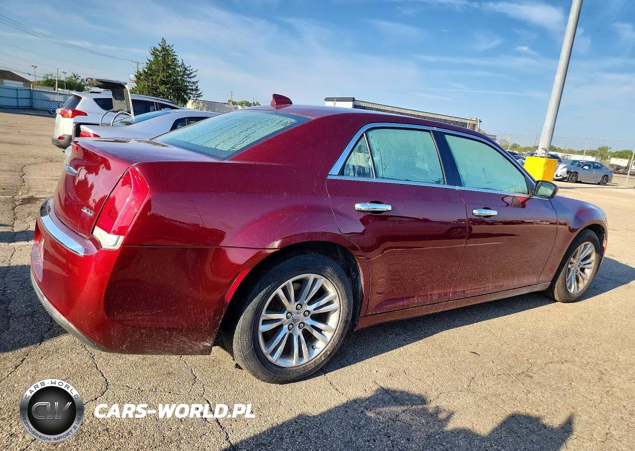 2018 Chrysler 300 Touring VIN:2C3CCAAG5JH275466 - 3