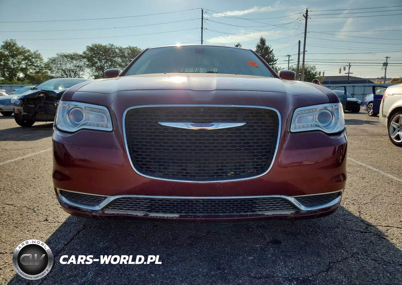 2018 Chrysler 300 Touring VIN:2C3CCAAG5JH275466 - 5