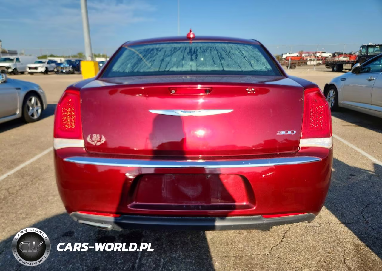 2018 Chrysler 300 Touring VIN:2C3CCAAG5JH275466 - 6
