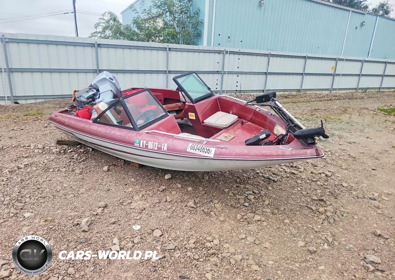 1983 Ebbtide Dyna-Trak Boat