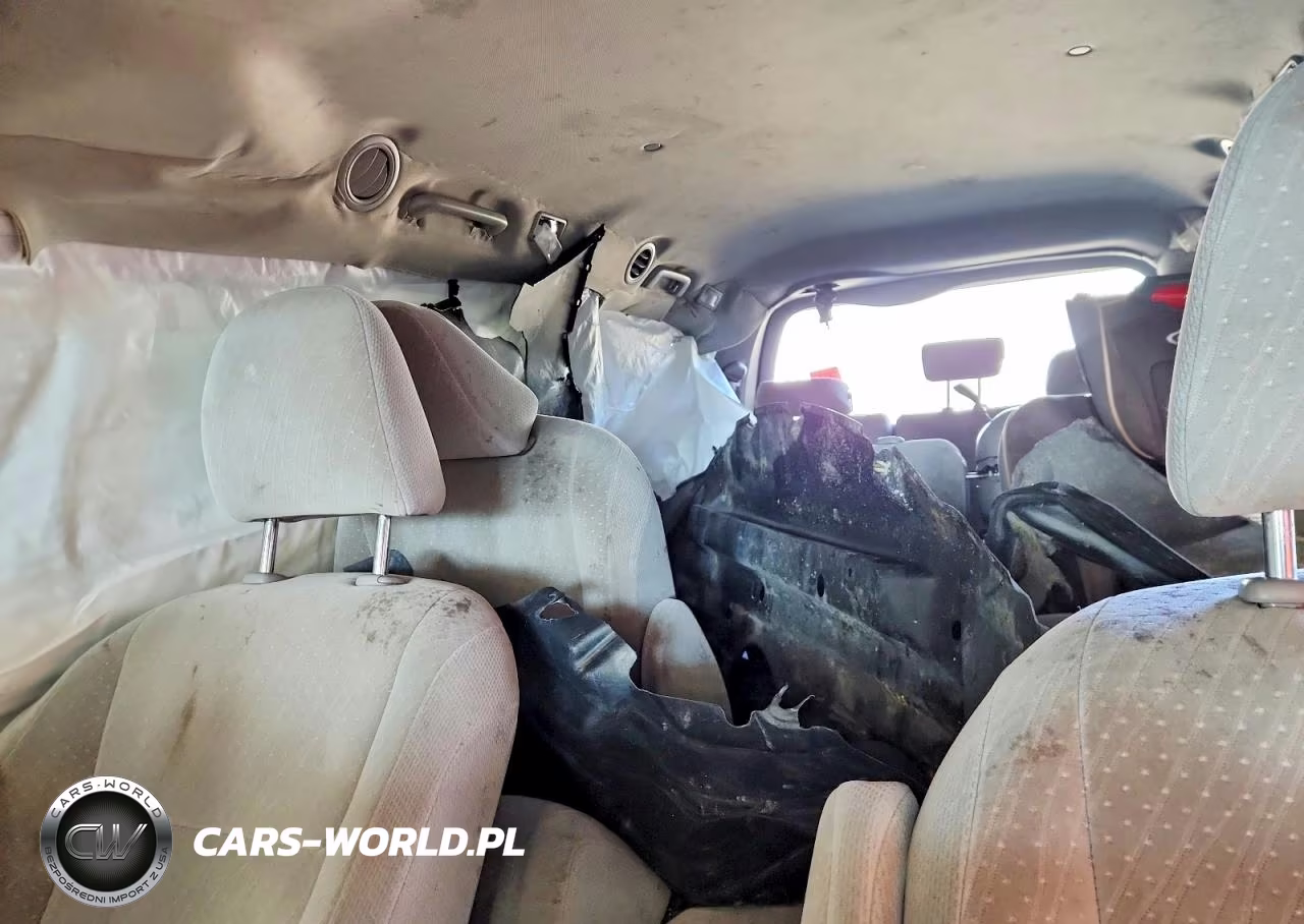 2018 Toyota Sienna Le VIN:5TDKZ3DC0JS962060 - 10