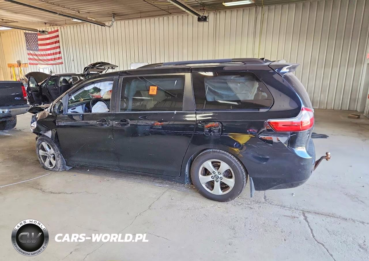 2018 Toyota Sienna Le VIN:5TDKZ3DC0JS962060 - 2