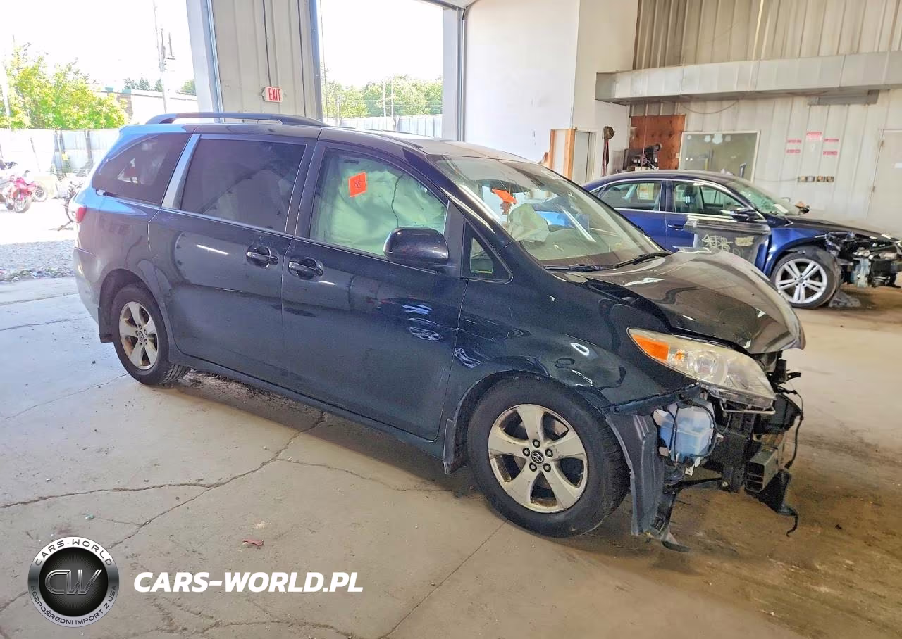 2018 Toyota Sienna Le VIN:5TDKZ3DC0JS962060 - 4