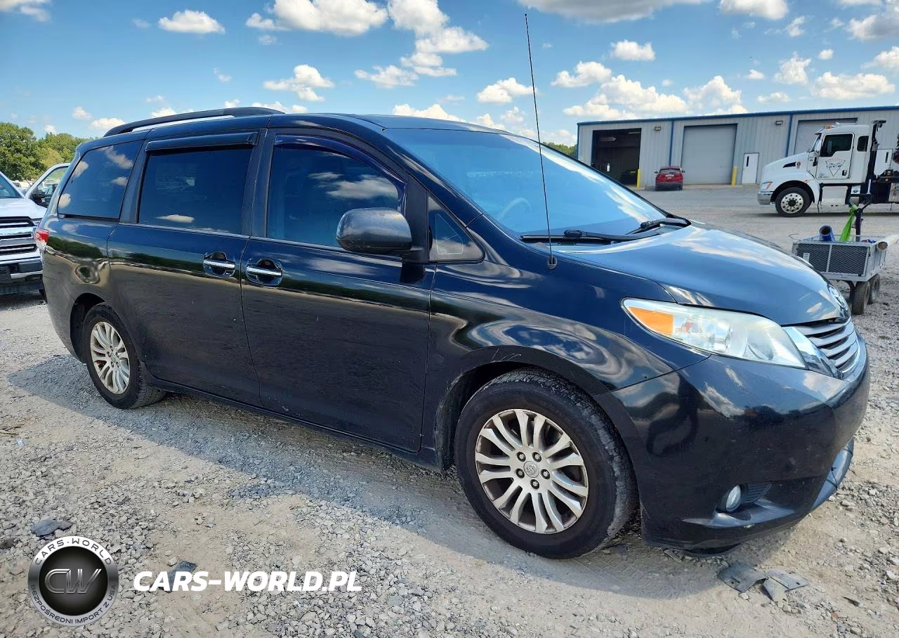 2013 Toyota Sienna Xle 8-Passenger VIN:5TDYK3DC4DS344534 - 4