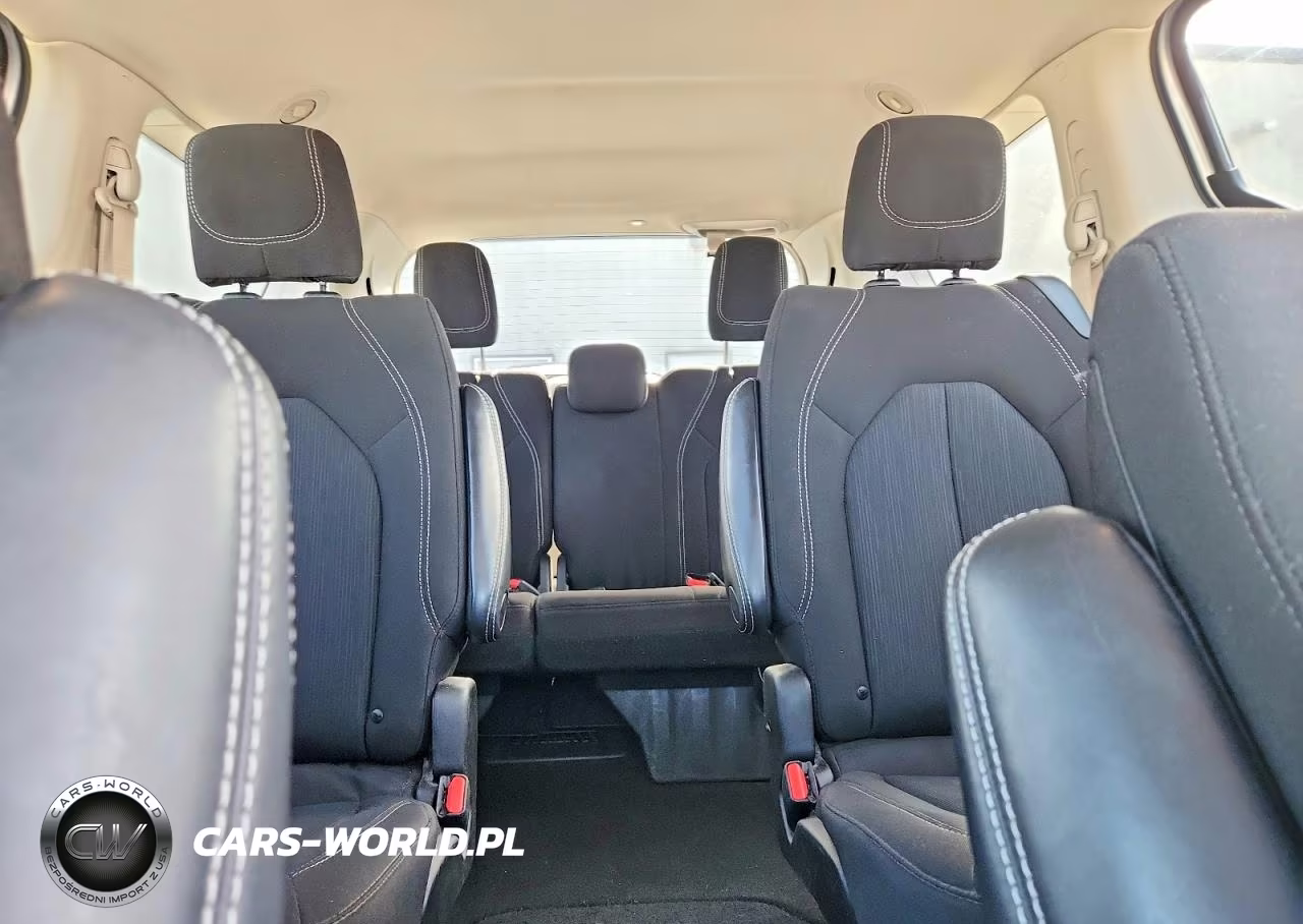 2022 Chrysler Voyager Lx VIN:2C4RC1CG6NR215599 - 10