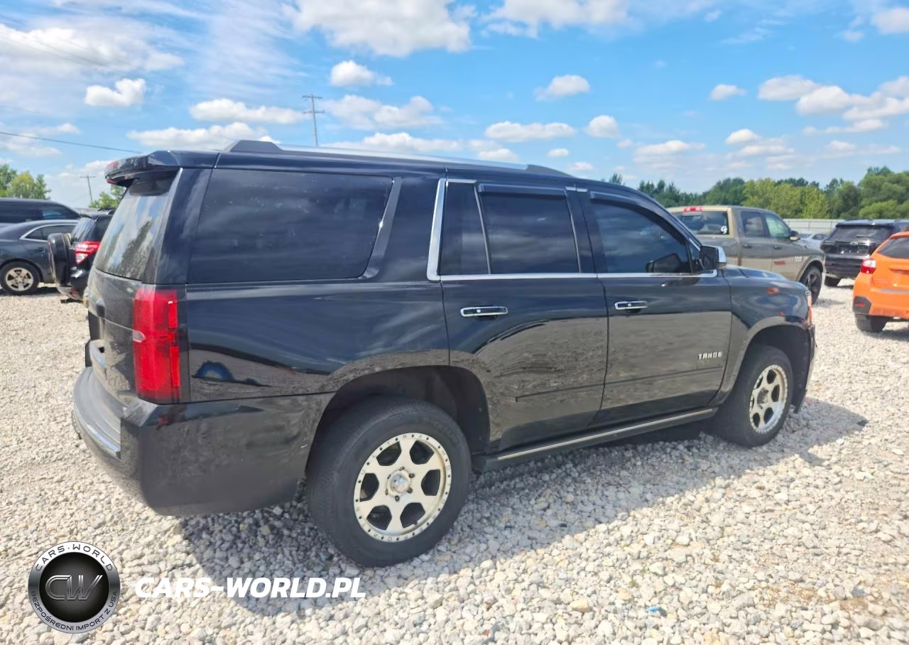 2018 Chevrolet Tahoe K1500 Premier VIN:1GNSKCKC1JR103475 - 3