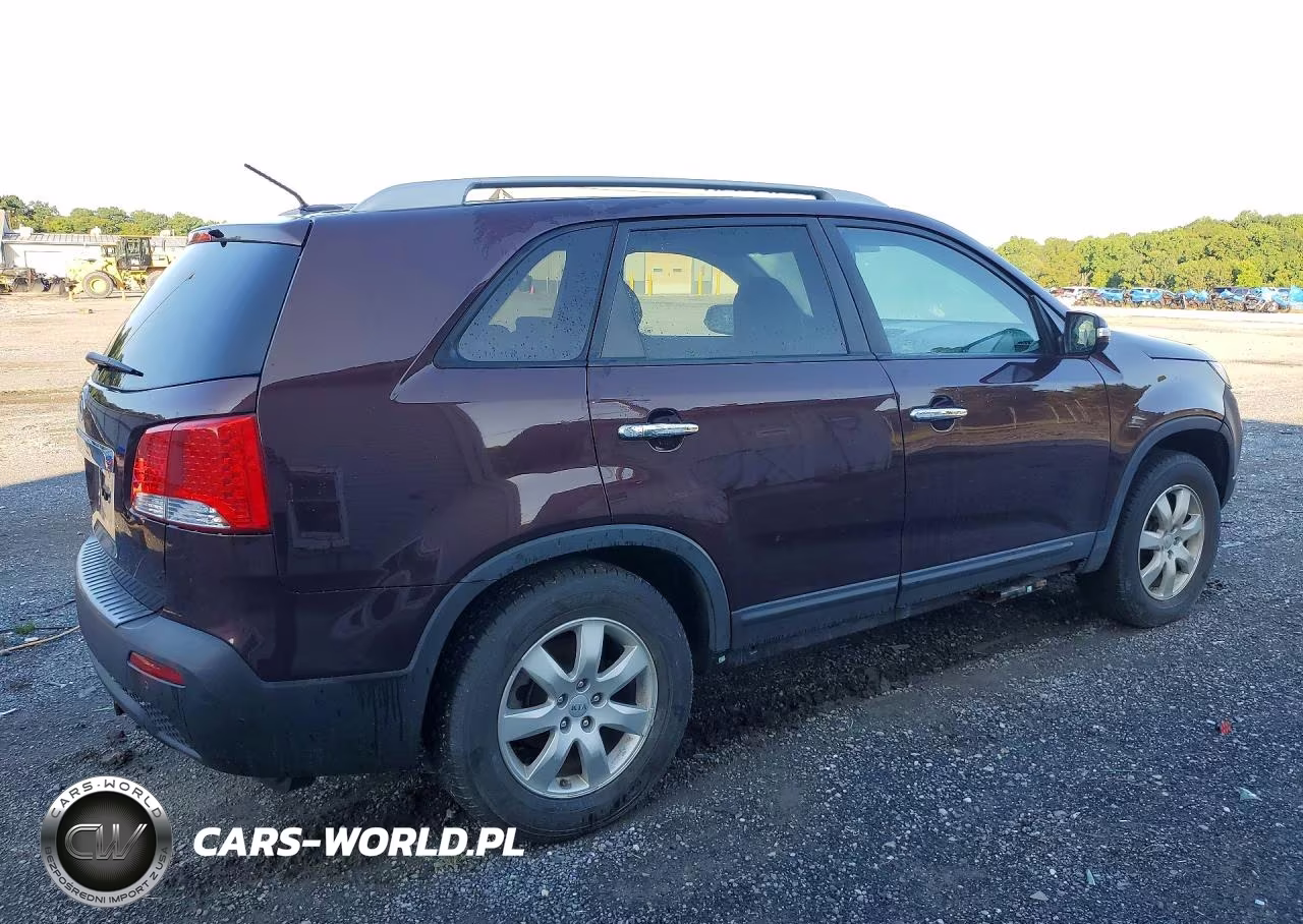 2012 Kia Sorento Lx VIN:5XYKT3A69CG241655 - 3