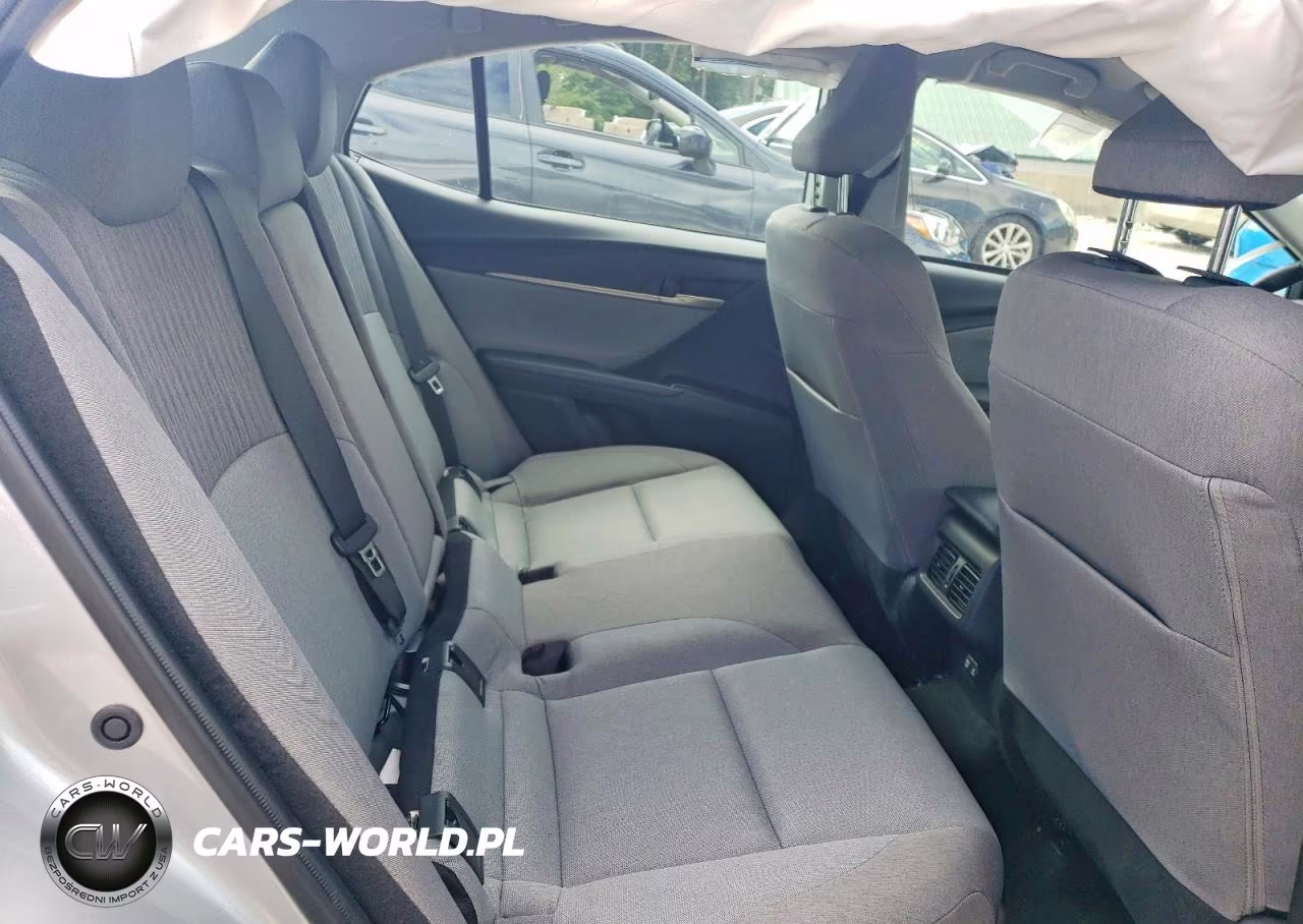 2026 Toyota Camry Le VIN:4T1DBADKXTU039877 - 10